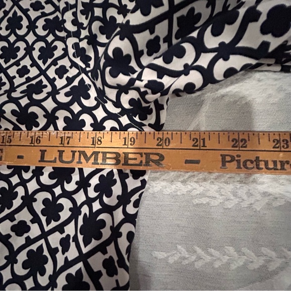 Talbots Non-Iron Medallion Print Button Down Shirt Navy/White 12P - Picture 8 of 10